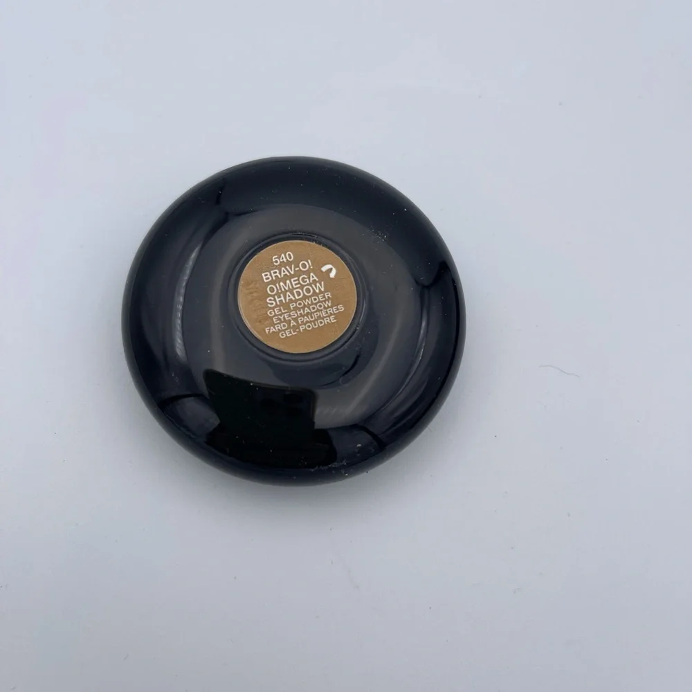 O!mega shadow by Marc Jacobs BRAV-O